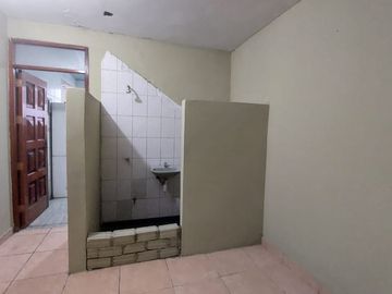 VENTA DE HERMOSA CASA EN URB. EL ALAMO- TARAPICHE CON VISTA EXTERNA.
