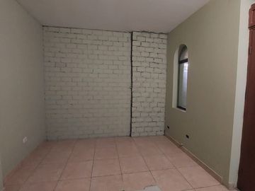 VENTA DE HERMOSA CASA EN URB. EL ALAMO- TARAPICHE CON VISTA EXTERNA.