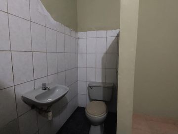 VENTA DE HERMOSA CASA EN URB. EL ALAMO- TARAPICHE CON VISTA EXTERNA.