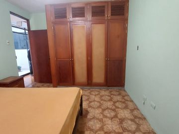 VENTA DE HERMOSA CASA EN URB. EL ALAMO- TARAPICHE CON VISTA EXTERNA.