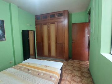VENTA DE HERMOSA CASA EN URB. EL ALAMO- TARAPICHE CON VISTA EXTERNA.