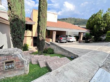 CASA EN VENTA EN LAS CAÑADAS