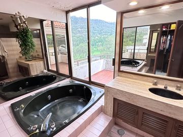 CASA EN VENTA EN LAS CAÑADAS