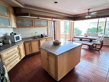 CASA EN VENTA EN LAS CAÑADAS
