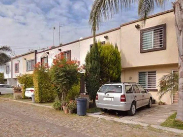 CASA EN REMATE EN QUINTANOVA RESIDENCIAL CON 3 HABITACIONES