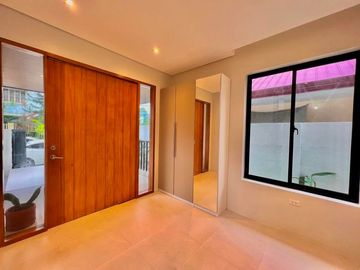 SPACIOUS SINGLE HOUSE AND LOT WITH MODERN INTERIOR DESIGN IN BF RESORT LAS PINAS