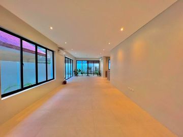 SPACIOUS SINGLE HOUSE AND LOT WITH MODERN INTERIOR DESIGN IN BF RESORT LAS PINAS