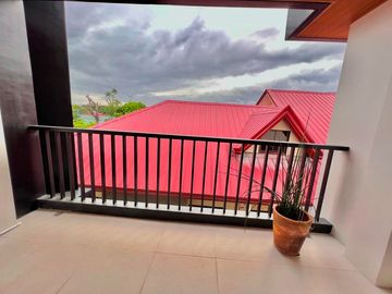 SPACIOUS SINGLE HOUSE AND LOT WITH MODERN INTERIOR DESIGN IN BF RESORT LAS PINAS