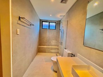SPACIOUS SINGLE HOUSE AND LOT WITH MODERN INTERIOR DESIGN IN BF RESORT LAS PINAS