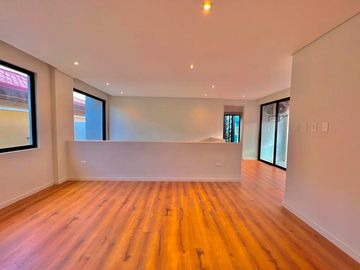 SPACIOUS SINGLE HOUSE AND LOT WITH MODERN INTERIOR DESIGN IN BF RESORT LAS PINAS