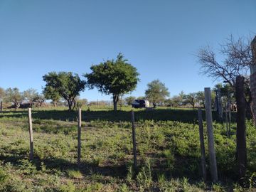 Lote de 1000 m2 en San Lorenzo, Córdoba, con todos los servicios. USD 13.000