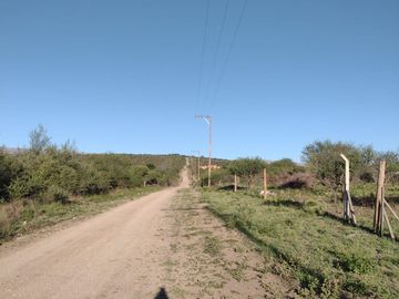 Lote de 1000 m2 en San Lorenzo, Córdoba, con todos los servicios. USD 13.000