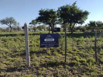 Lote de 1000 m2 en San Lorenzo, Córdoba, con todos los servicios. USD 13.000