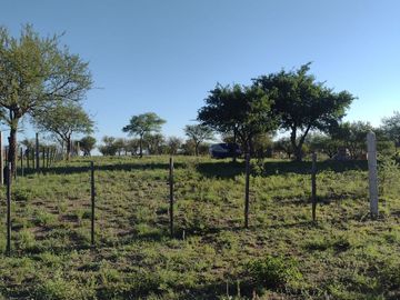 Lote de 1000 m2 en San Lorenzo, Córdoba, con todos los servicios. USD 13.000