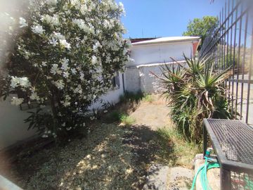 Amplia Propiedad con 2 casas Recoleta