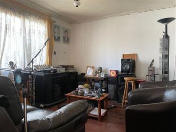 Amplia Propiedad con 2 casas Recoleta