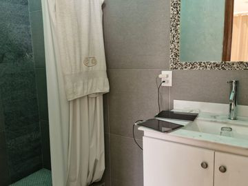 Casa ideal para oficinas, coorporativo o pequeño hotel a dos cuadras de Av México.