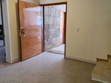 Casa ideal para oficinas, coorporativo o pequeño hotel a dos cuadras de Av México.