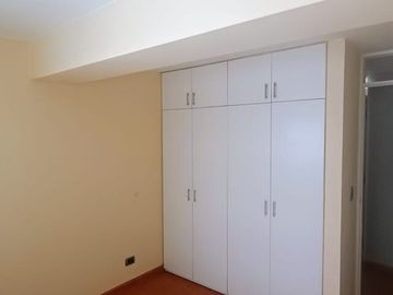 Venta de departamento con cochera limite con San Isidro