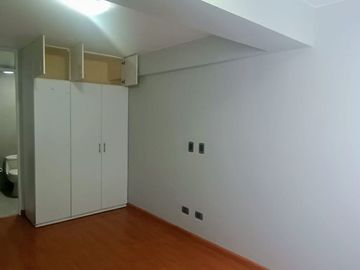 Venta de departamento con cochera limite con San Isidro