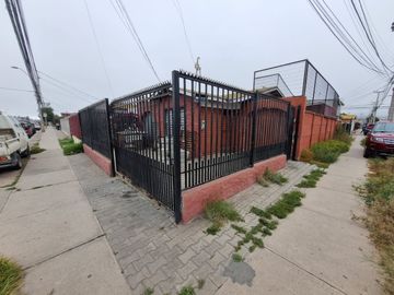 Casa Esquina Sector La Florida, a minutos del Centro de La Serena.