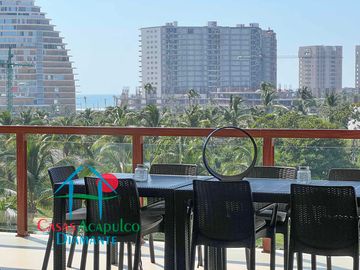 Departamento en condominio de playa. Con terraza y vista a las áreas comunes