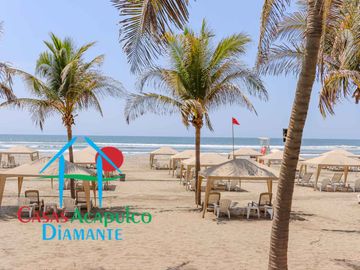 Departamento en condominio de playa. Con terraza y vista a las áreas comunes