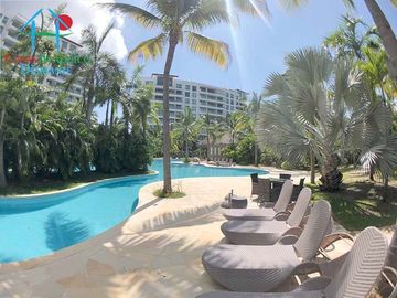 Departamento en condominio de playa. Con terraza y vista a las áreas comunes