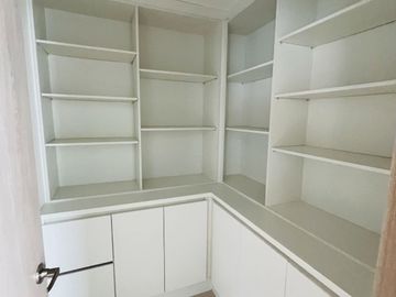 SE VENDE CASA A ESTRENAR EN POMASQUI