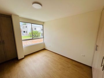 SE VENDE CASA A ESTRENAR EN POMASQUI