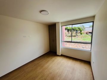 SE VENDE CASA A ESTRENAR EN POMASQUI
