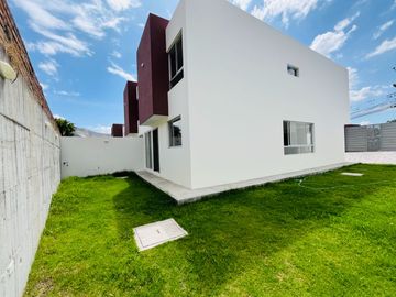 SE VENDE CASA A ESTRENAR EN POMASQUI