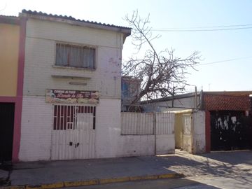 Venta de amplia Casa 2 Pisos + Local Comercial, El Bosque