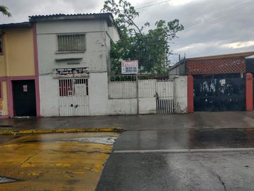 Venta de amplia Casa 2 Pisos + Local Comercial, El Bosque