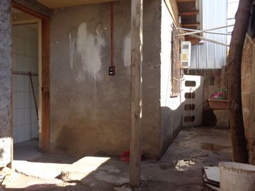 Venta de amplia Casa 2 Pisos + Local Comercial, El Bosque