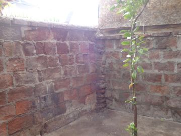 Venta de amplia Casa 2 Pisos + Local Comercial, El Bosque