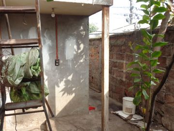Venta de amplia Casa 2 Pisos + Local Comercial, El Bosque