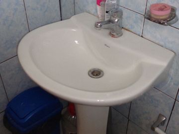 Venta de amplia Casa 2 Pisos + Local Comercial, El Bosque