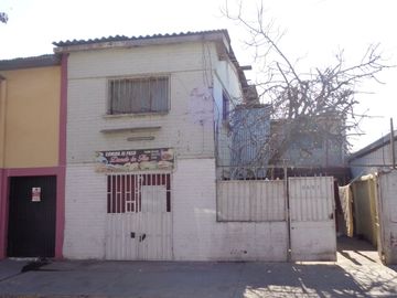 Venta de amplia Casa 2 Pisos + Local Comercial, El Bosque