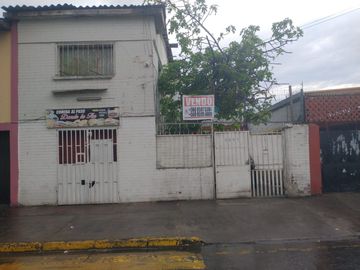 Venta de amplia Casa 2 Pisos + Local Comercial, El Bosque