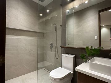Newly-Built House with Swimming Pool & Fantastic view at Ayala Westgrove Heights Silang Cavite near Nuvali