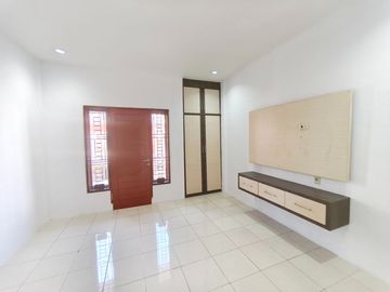 Dijual Rumah 2,5 Tingkat Siap Huni Di Komplek The Prime Bhayangkara