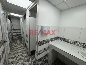 Local Comercial En Av. America Sur