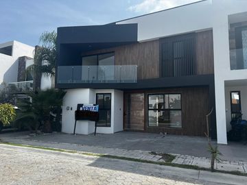 Casa nueva en venta en zona Cascatta, Parque Chihuahua