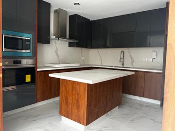 Casa nueva en venta en zona Cascatta, Parque Chihuahua
