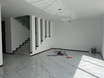 Casa nueva en venta en zona Cascatta, Parque Chihuahua