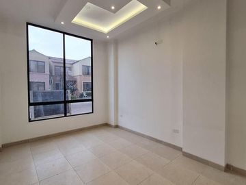 Venta de casa de 2 plantas a estrenar con acabados modernos, Urbanización Villa Club etapa Kripton, Av. León Febres Cordero, Norte de Guayaquil