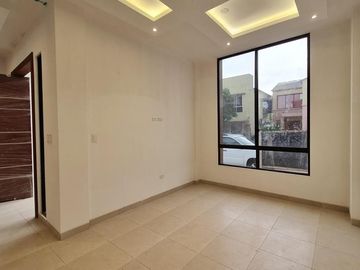Venta de casa de 2 plantas a estrenar con acabados modernos, Urbanización Villa Club etapa Kripton, Av. León Febres Cordero, Norte de Guayaquil