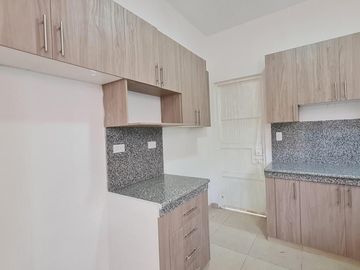 Venta de casa de 2 plantas a estrenar con acabados modernos, Urbanización Villa Club etapa Kripton, Av. León Febres Cordero, Norte de Guayaquil