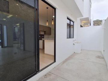 Venta de casa de 2 plantas a estrenar con acabados modernos, Urbanización Villa Club etapa Kripton, Av. León Febres Cordero, Norte de Guayaquil